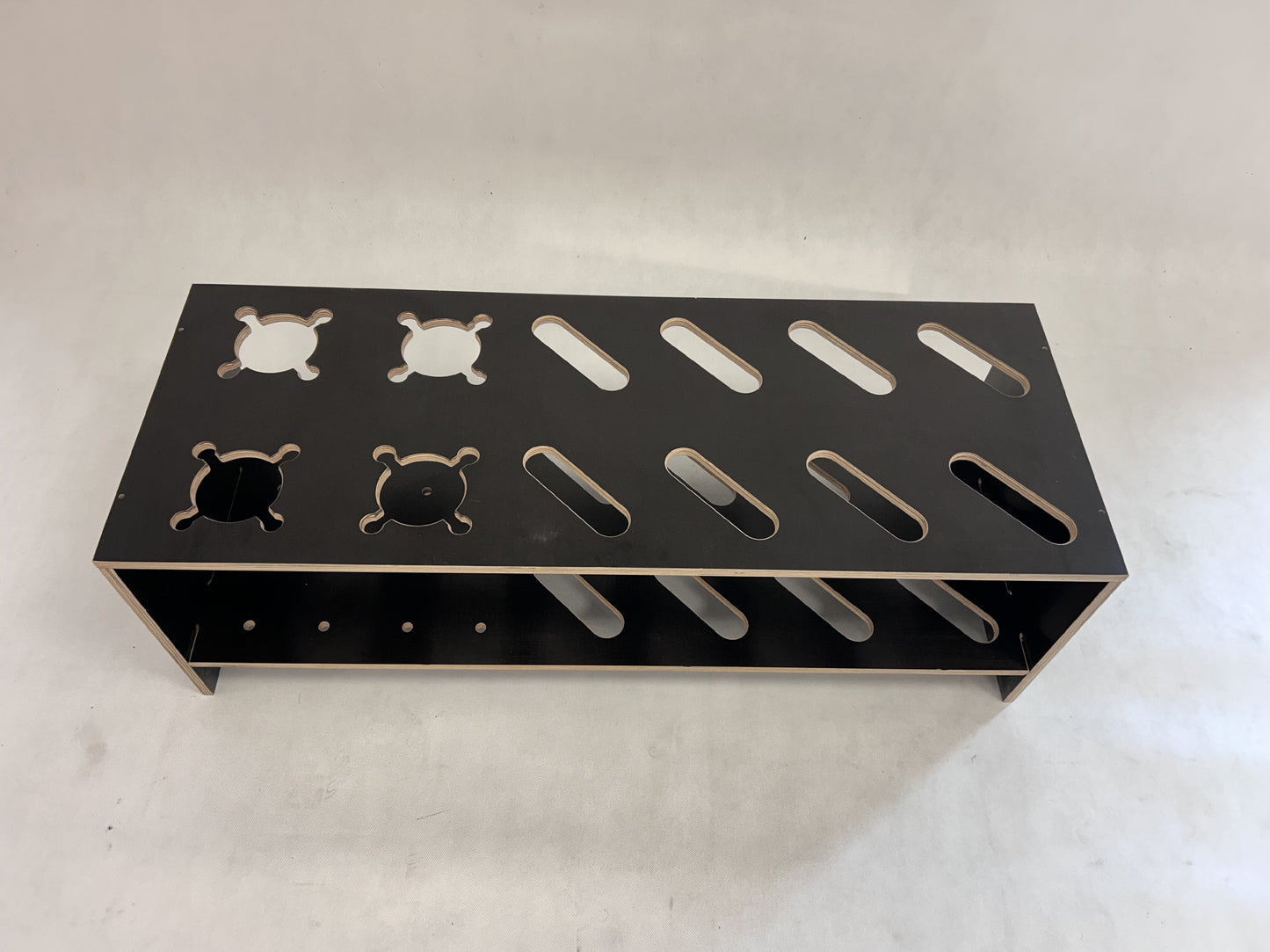 Kombinierter Skiständer für Ski und Stöcke