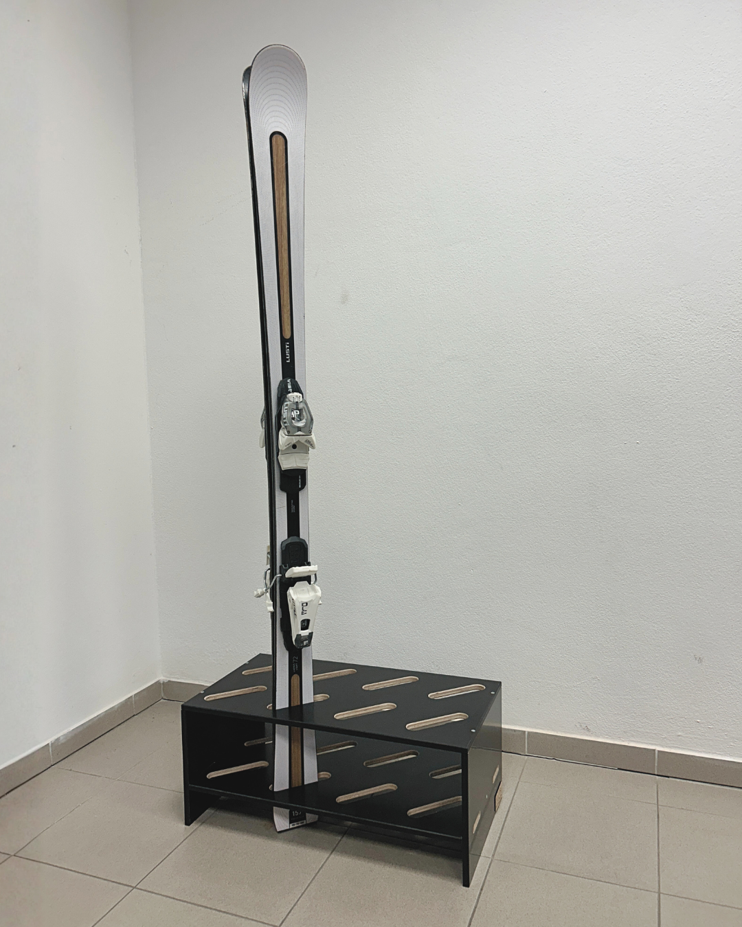 Skiständer aus Holz - 8 Paar, 61 x 33 cm